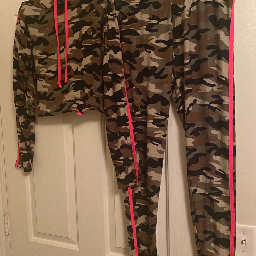 Two piece set - Picture 2 of 2